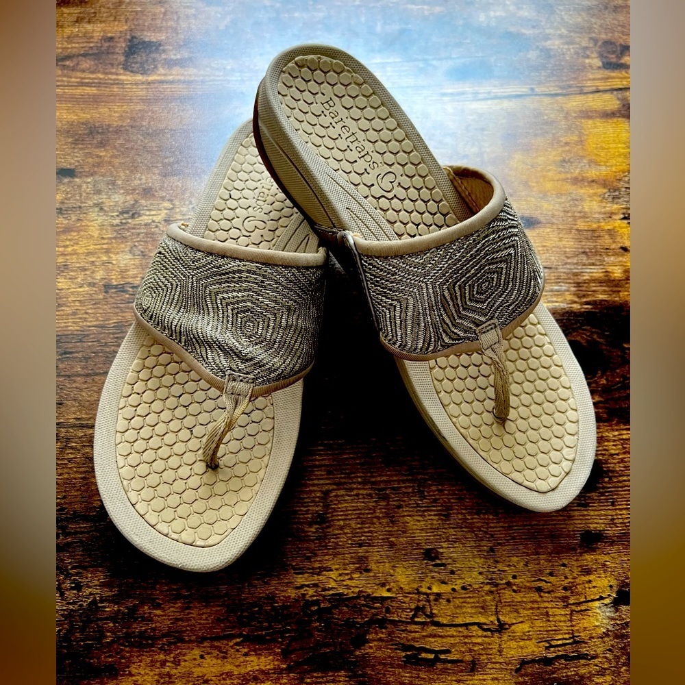 Baretraps | women’s Dasie flip flop platform sandals. Size: 7.5M